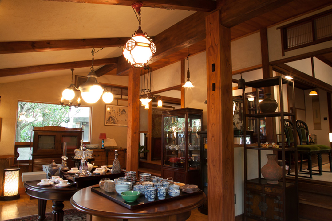 Gotai Toji antique shop exterior