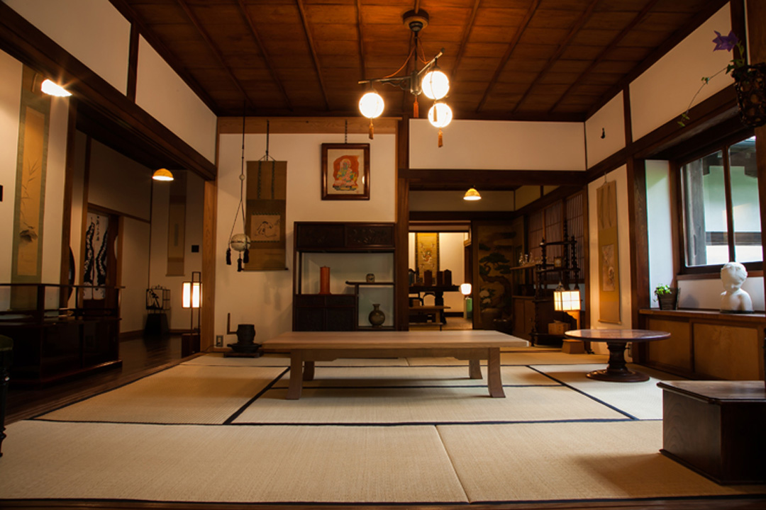 Gotai Toji antiques display