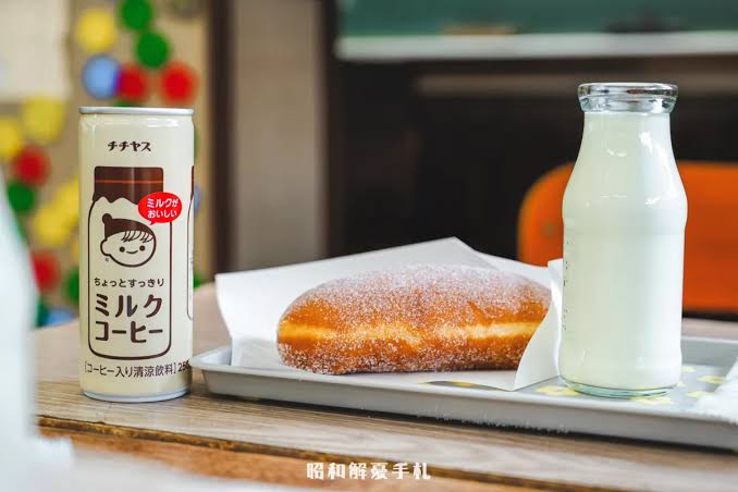 Showa retro theme park school lunch