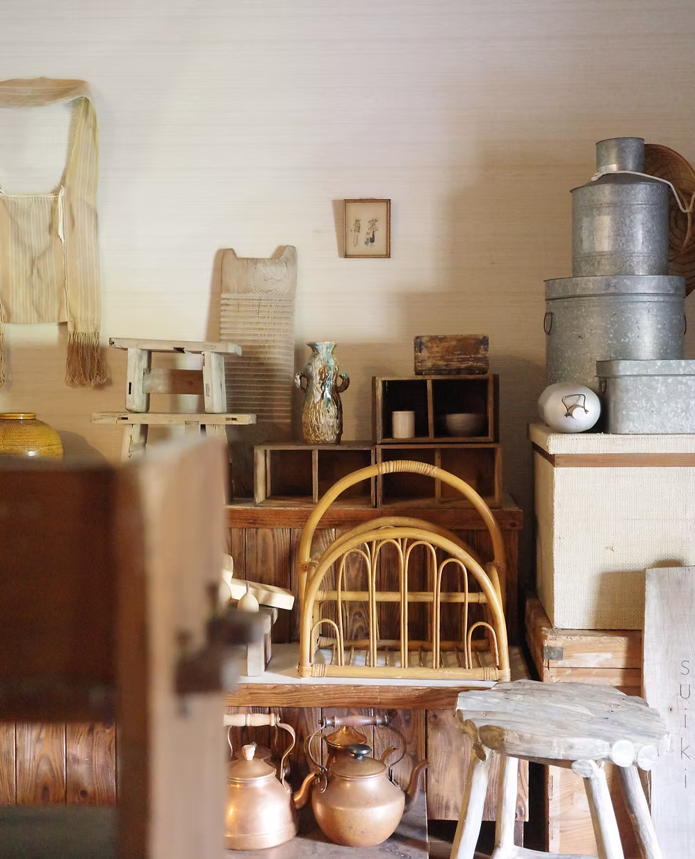 suiki interior with antique goods