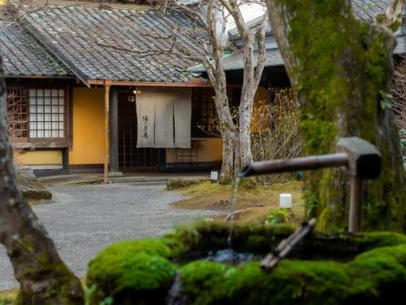 Yunotakean exterior
